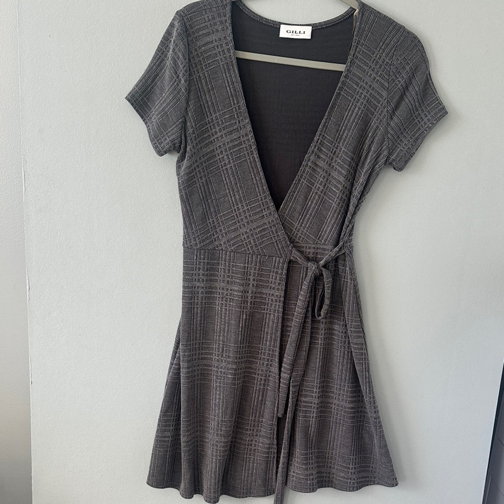 Gilli Gray Plaid Short Sleeve Faux Wrap Tie Waist Fit & Flare Dress‎